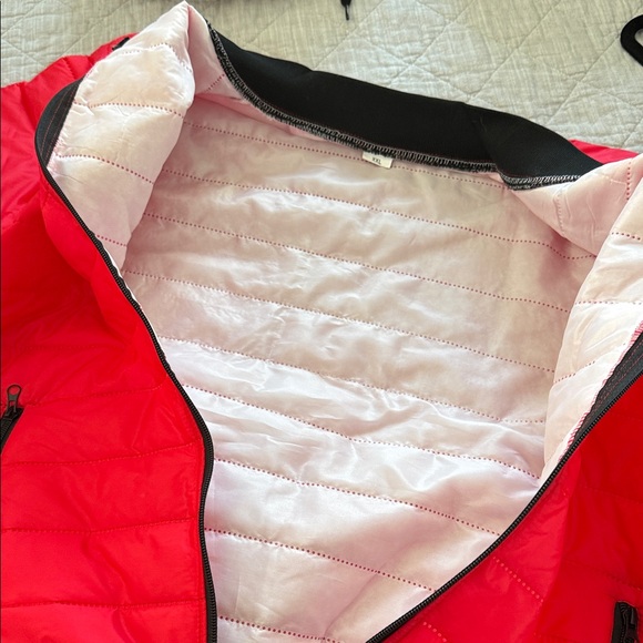 Nike Men's Vibrant Red Puffer Jacket - Picture 7 of 12